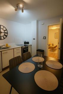 Charming 1-Bed Home in Aberdeen - 8