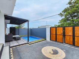 Karuna Villa with Garden - 2