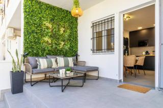 Bajo mediterráneo con terraza y calma - 0