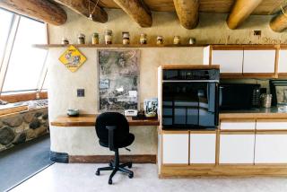 Unique and Modern Lodging with Exceptional Features in Paradise Valley, Montana - 9