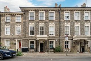 Battersea Dream Free parking - 9