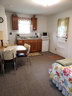 Rustic Lakeside Vacation Rental with Beach Access in Vermilion, Ohio - 9