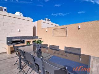 Rooftop Oasis with Plunge Pool & BBQ - 1