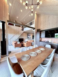 Holiday Cabin with Hot Tub and Billiard Table - 0