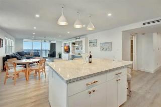 Stylish Three-Bedroom Oceanfront Apartment with Private Balcony - 2