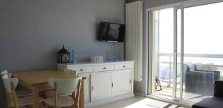 Apartment with balcony on the seafront - 8