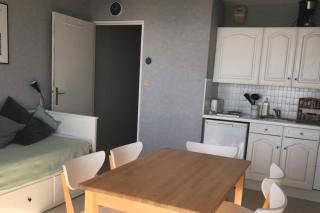 Apartment with balcony on the seafront - 7