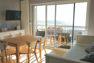 Apartment with balcony on the seafront - 1