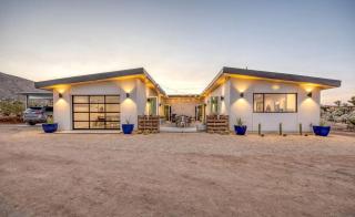 Stunning Yucca Valley Rental with a Hot Tub for Glamping in California - 0