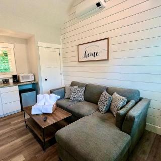 Picturesque Tiny House Rental Ideal for Glamping in New Hampshire - 5