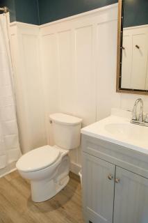 Picturesque Tiny House Rental Ideal for Glamping in New Hampshire - 4