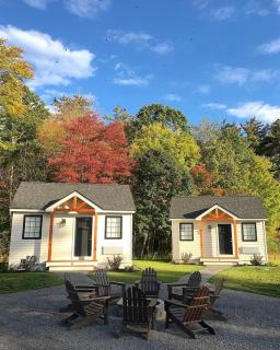 Picturesque Tiny House Rental Ideal for Glamping in New Hampshire - 2