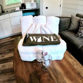 Picturesque Tiny House Rental Ideal for Glamping in New Hampshire - 1