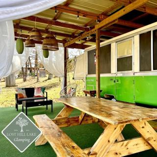 Charming Camper Rental Ideal for Glamping in Missouri - 8