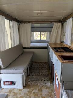 Charming Camper Rental Ideal for Glamping in Missouri - 4