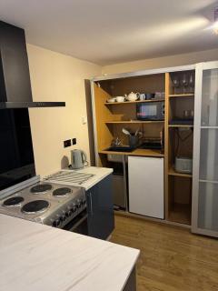 The Spinney - A Cozy One-Bedroom Flat - Sleeps 2 - 4