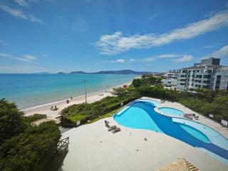 C104 Ap pé na areia com vista de frente para o mar - 1