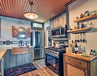 Exciting Hobbit House Rental Ideal for a Fun Vacation in Arkansas - 9