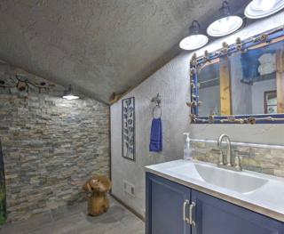 Exciting Hobbit House Rental Ideal for a Fun Vacation in Arkansas - 2