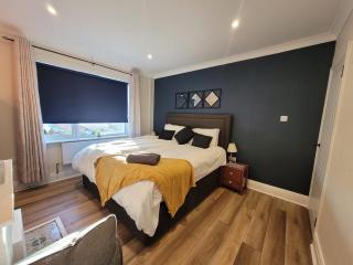 Modern 2 bed pet friendly Bungalow near countryside and a short drive to seafront- with large private garden by Catchpole Stays - 1