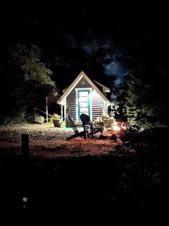 Idyllic Tiny House with a Chiminea Ideal for Weekend Getaways from Boston - 9