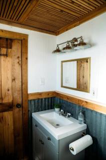 Rustic Tiny House Rental for Weekend Getaways from Dallas - 1