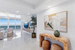 Luxurious Four-Bedroom Oceanfront Apartment with Private Balcony - 2