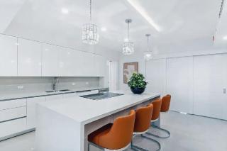 Luxurious Four-Bedroom Oceanfront Apartment with Private Balcony - 4