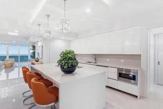 Luxurious Four-Bedroom Oceanfront Apartment with Private Balcony - 3