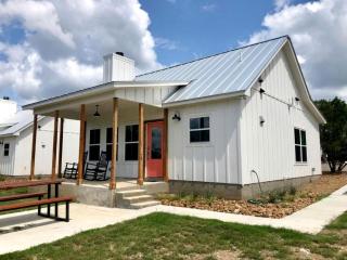 Cozy Cabin in the Texan Countryside for Glamping Vacations in Wimberley - 7