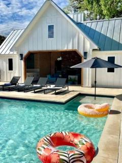 Cozy Cabin in the Texan Countryside for Glamping Vacations in Wimberley - 4