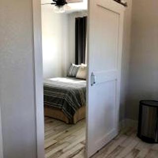 Cozy Cabin in the Texan Countryside for Glamping Vacations in Wimberley - 2