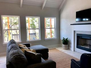 Charming Cabin for Glamping Vacations in Wimberley, Texas - 9