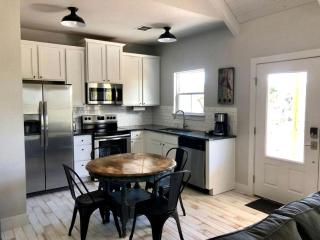 Charming Cabin for Glamping Vacations in Wimberley, Texas - 8