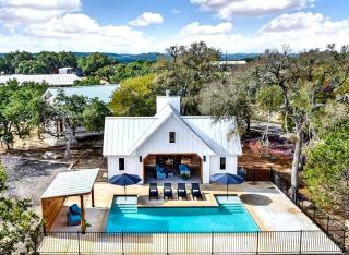 Charming Cabin for Glamping Vacations in Wimberley, Texas - 0