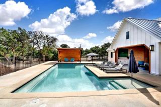 Charming Cabin for Glamping Vacations in Wimberley, Texas - 4