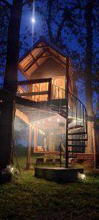 Tree House Glamping Destination near the Ozarks, with River Access for Swimming and Fishing - 8