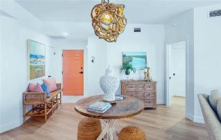 Bright Three-Bedroom Beachfront Apartment with Bay Views - 7