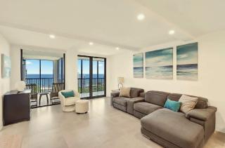 Elegant Two-Bedroom Oceanfront Penthouse with Private Balcony - 9