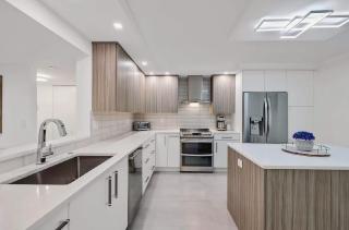 Elegant Two-Bedroom Oceanfront Penthouse with Private Balcony - 2