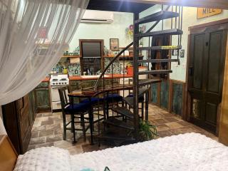 Go Glamping in Athens, Georgia, in this Cozy Tiny House for Four - 5