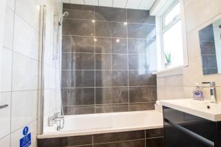 Bella House - 3 bed house in Glasgow - 1