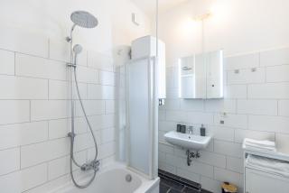 Modernes 72qm Apartment zentral mit Küche und Boxspringbett - 1