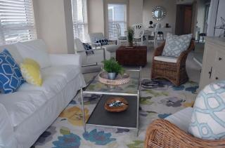 Modern Three-Bedroom Oceanfront Apartment with Private Balcony - 0