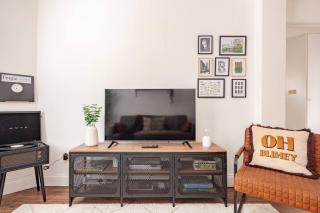 Frankies Borough Apartment - 6