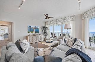 Luxurious Three-Bedroom Oceanfront Penthouse with Resort Amenities - 9