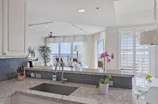 Luxurious Three-Bedroom Oceanfront Penthouse with Resort Amenities - 3