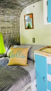 Vintage Airstream Ideal to Reconnect with Nature in Indiana - 3