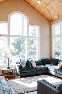 Idyllic Rental Surrounded by Foothills near Los Padres National Forest in California - 9