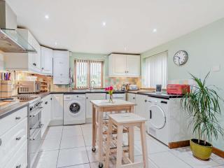 4 Bed in Shrewsbury 50180 - 1